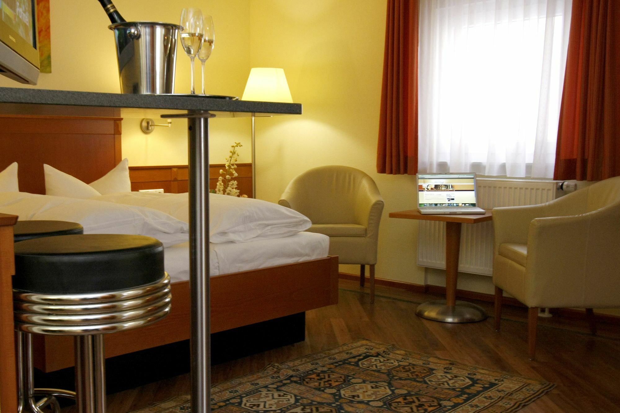 Apartment Hotel KRAL - BUSINESS HOTEL&SERVICED APARTMENTS Erlangen Exterior foto